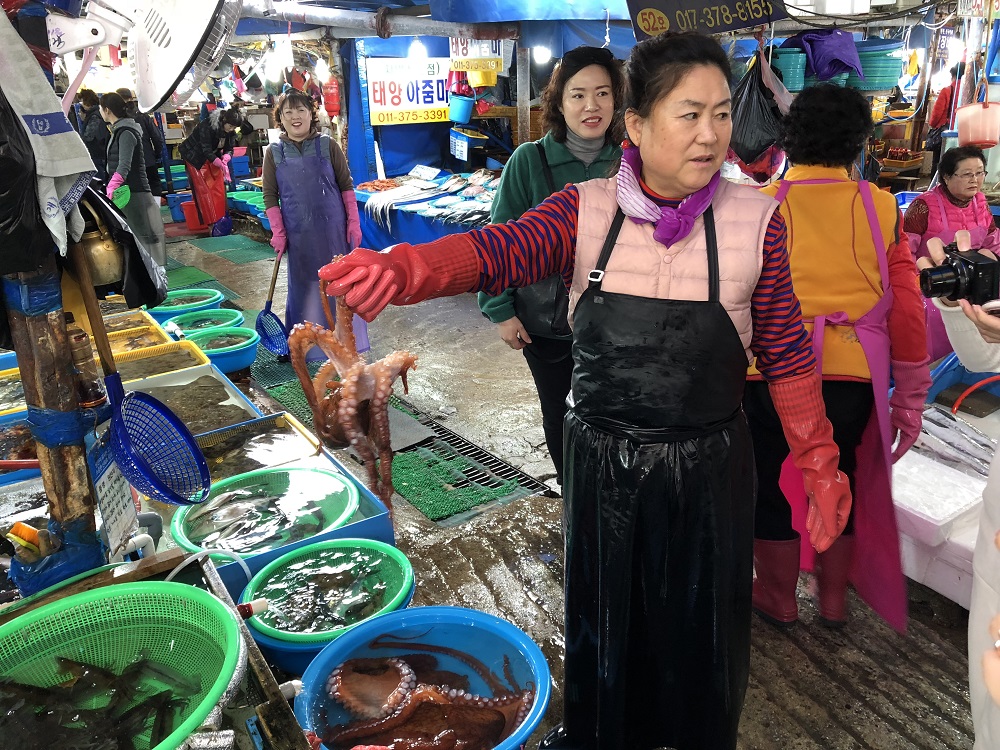 Rojak Daily Look at the size of that octopus!